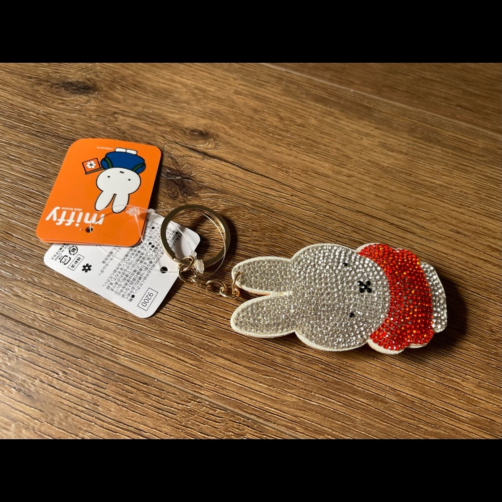 MIFFY-Imported (NWT) Crystal Character Keychain with Clip - Picture 2 of 9